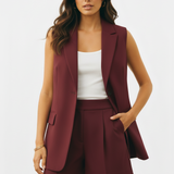 Front pleat shorts in maroon