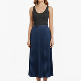 Pleated skirt in navy